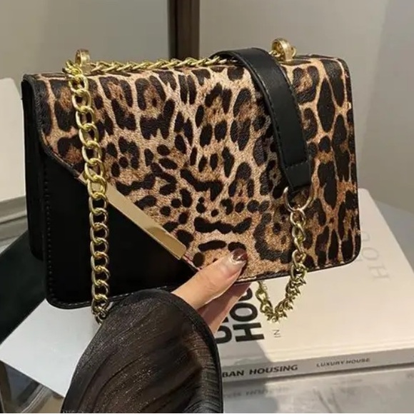 Vici Handbags - NWT VICI Mariela Crossbody Leopard Print Purse